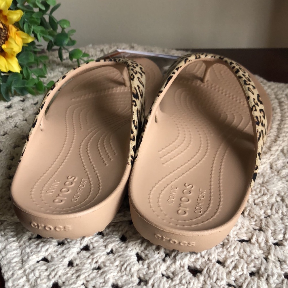 CROCS Kadee II Women’s Leopard Print Tan Flip Sandals SIZE 8 - Picture 7 of 12
